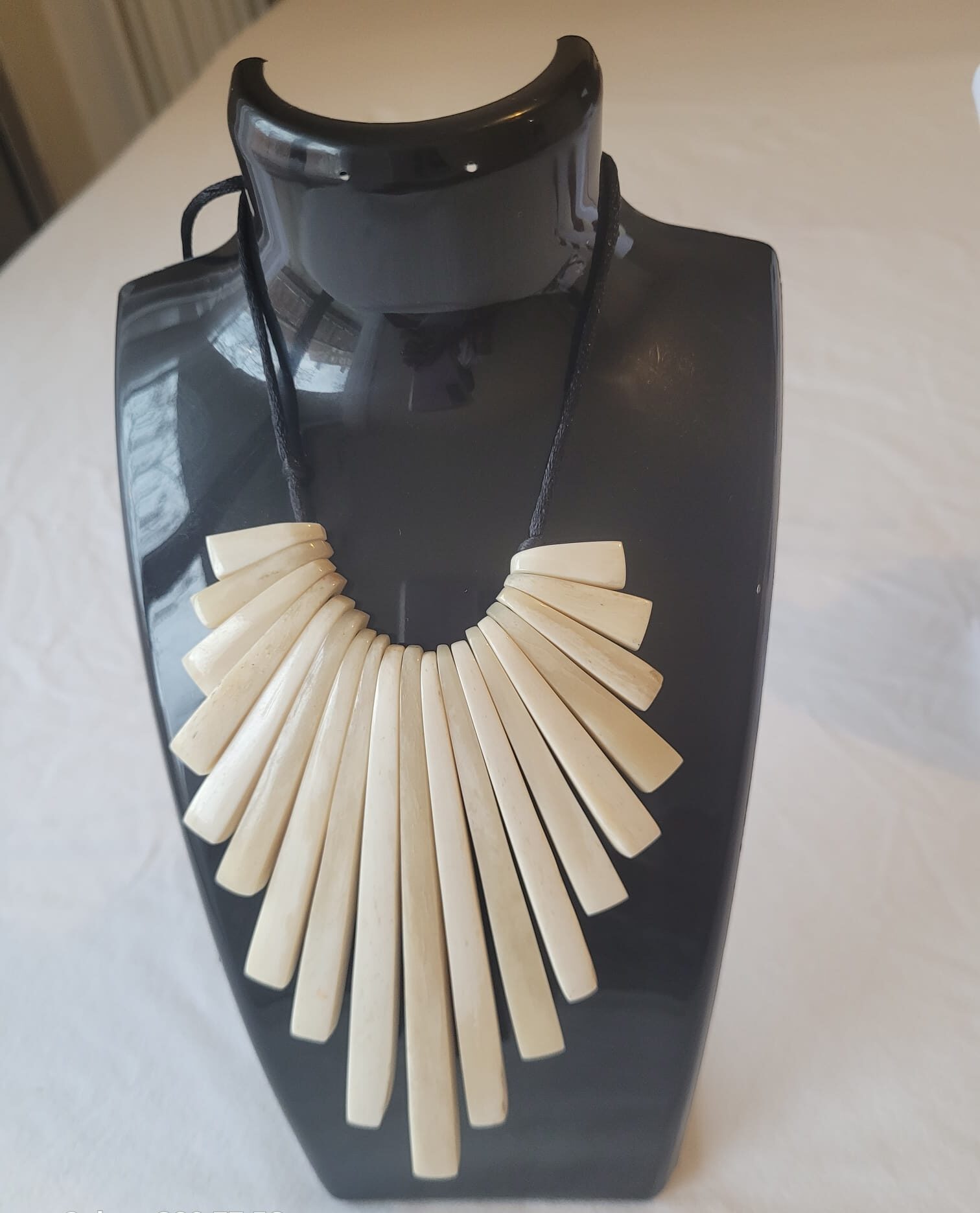 collier beige pendant