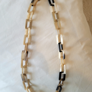 Collier Beige et fines Écailles de tortue