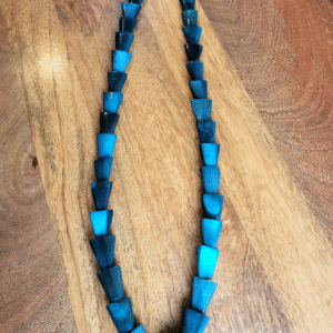collier bleu