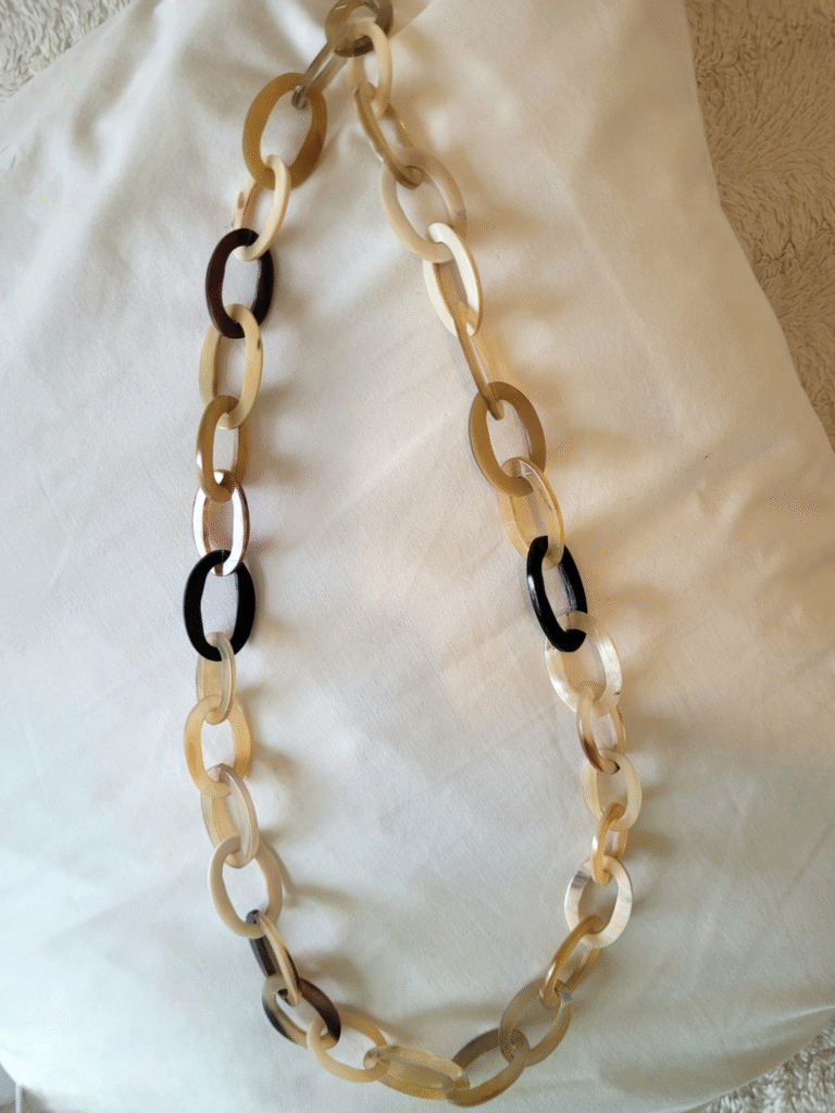 Collier Beige et Écailles de tortue